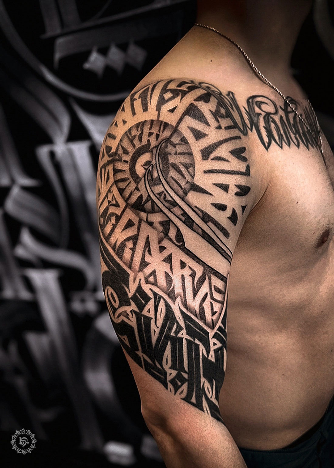 Татуировка на плече в Королеве: искусство, стиль и профессионализм в студии LA Tattoo